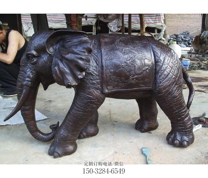 来宾庭院大象雕塑定做，广场雕塑，室外铜大象雕塑提供