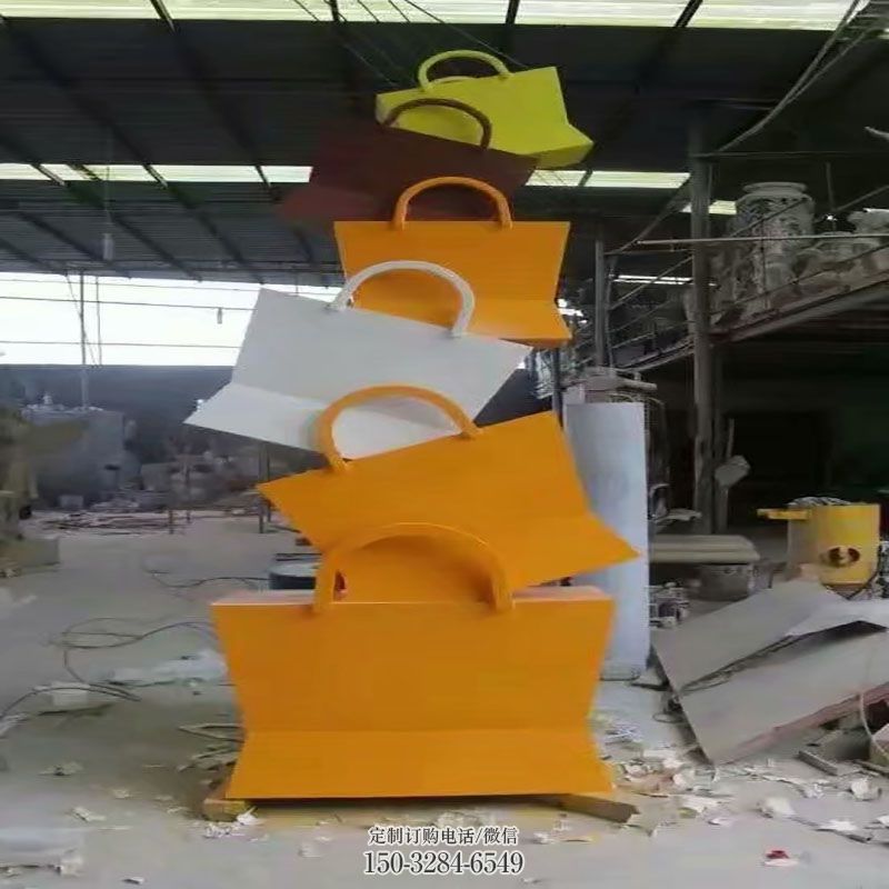 百色烤漆挎包雕塑制造商，室外软装，景观挎包雕塑制作